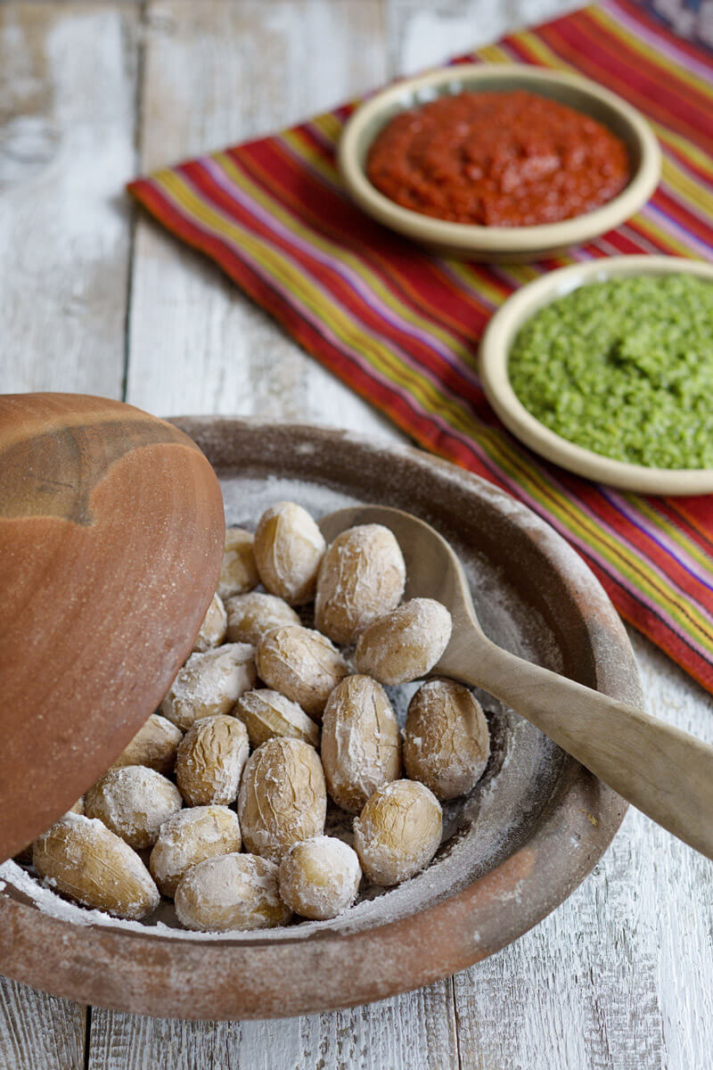 Kanarische Runzelkartoffeln aus dem marokkanischen Lehmtopf