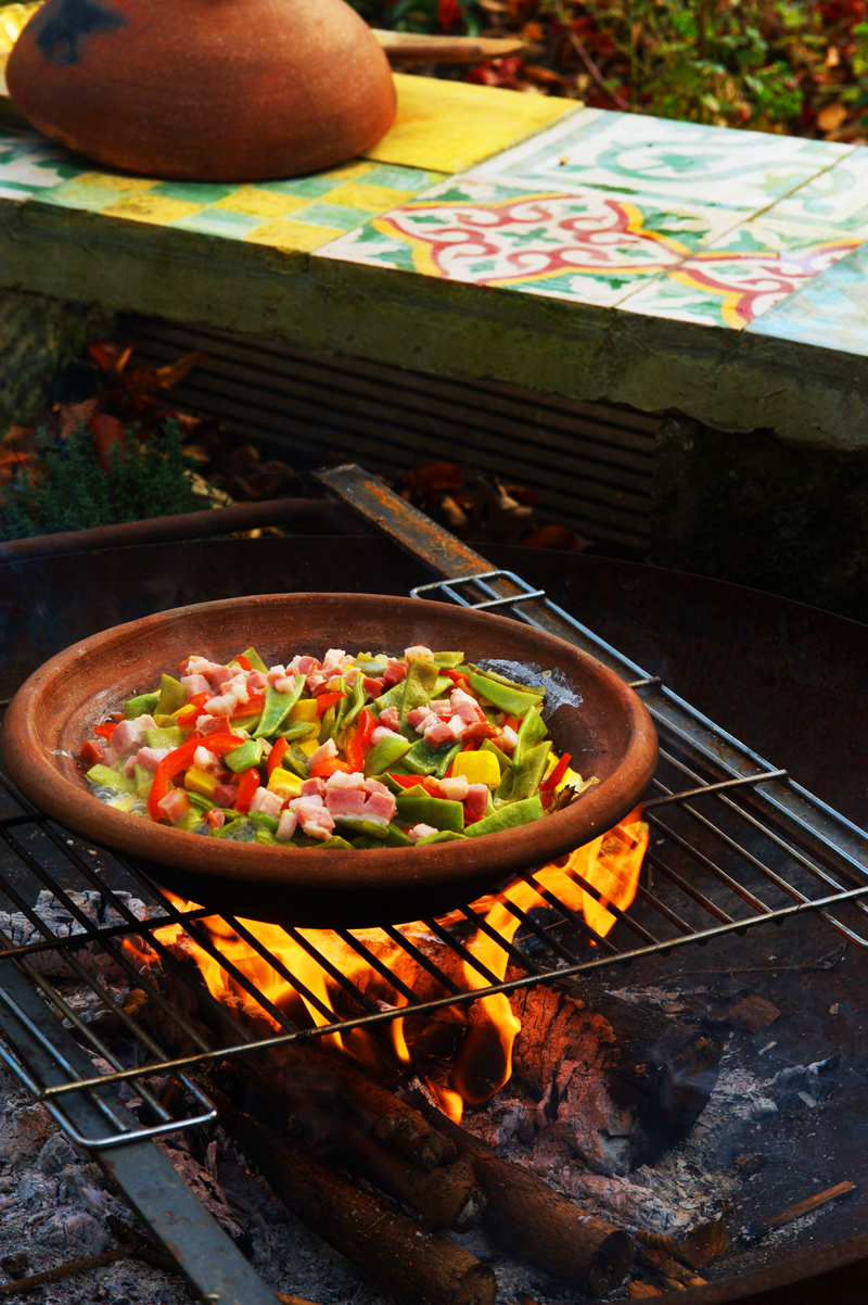 Altweibersommer Gemüse in der Tajine mit Speck